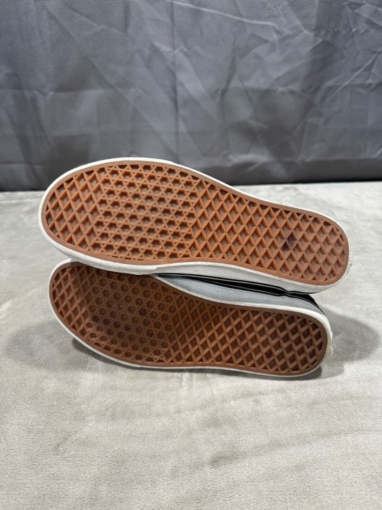 Vans Ward Old Skool Low-Top Sneakers - Picture 10 of 11